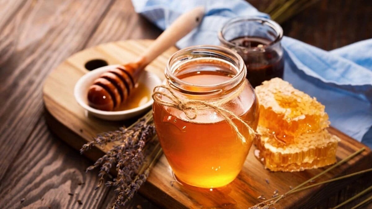 هل العسل مفيد لعلاج نزلات البرد والرشح وما هي أفضل أنواعه؟